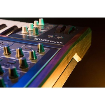 Аналоговый синтезатор Arturia MatrixBrute