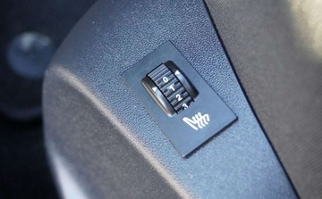 Peugeot 208 I Hatchback 5d Facelifting 1.2 PureTech 82KM 2017 Peugeot 208 Bezwypadkowy Serwisowany 1-Wlasciciel Navi Panorama Alu Grz.Fo, zdjęcie 27