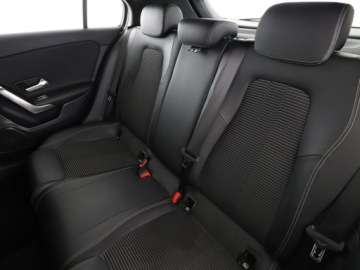 Mercedes Klasa A W177/V177 Hatchback 1.3 200 163KM 2018 Mercedes A 200 automat półskóra navi klima auto, zdjęcie 16