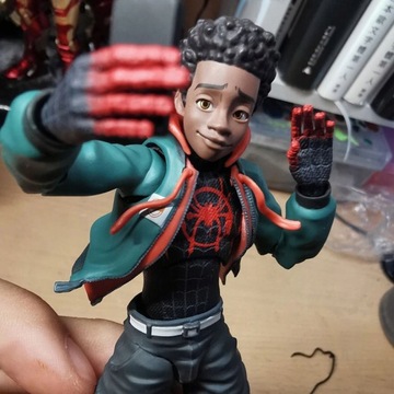 ЧЕЛОВЕК-ПАУК МАЙЛЗ МОРАЛЕС ФИГУРКА ЧЕЛОВЕКА-ПАУКА