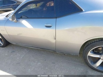 Dodge Challenger III 2014 Dodge Challenger 2014 Dodge Challenger SXT 3.6 Benzyna 305KM, zdjęcie 4