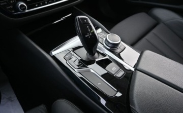 BMW Seria 5 G30-G31 Touring 520d 190KM 2020 BMW Seria 5 2,0D 190 KM X-DRIVE Full Led Nawigacja SPORT-LINE 2.0 Diesel, zdjęcie 26