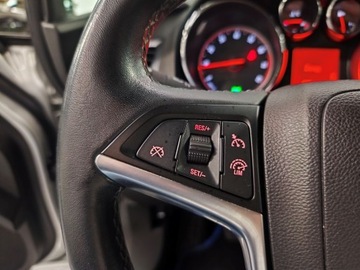 Opel Astra J GTC 1.4 Turbo ECOTEC 140KM 2013 Opel Astra J 1.4 Turbo 140 KM, zdjęcie 12