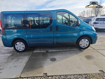 Renault Trafic II Kabina 2.0 dCi 115KM 2009 Renault Trafic 2,0 dci 115KM 6 osobowy lozko stolik klima wspomaganie zare, zdjęcie 4