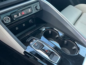 Audi 2025 AUDI Q5 TDI quattro S line Sportback Suv 2.0 (204KM) 2025, zdjęcie 9