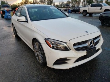 Mercedes Klasa C W205 2019 Mercedes-Benz Klasa C MERCEDES-BENZ C 300, 2019r., 2.0L, uszkodzony bok 2.0, zdjęcie 1