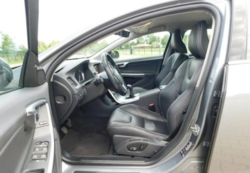 Volvo V60 I Kombi Facelifting 2.0 D3 DRIVE-E 150KM 2018 Volvo V60 z Gwarancja BLiS LCD Zegary Skora Fotele Profilowane 2.0 Diesel, zdjęcie 13