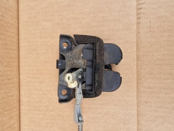 AUDI A4 B6 ZAMEK KLAPY TYŁ KOMBI 8E9827520
