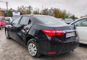 Toyota Corolla XII Sedan 1.6 Valvematic Dual VVT-i 132KM 2019 Toyota Corolla 2019r, 1.6 Benzyna. Uszkodzone boki. Jezdzi. 1.6 Benzyna, zdjęcie 2