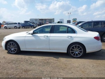 Mercedes Klasa E W214 2023 Mercedes-Benz Klasa E 350 4Matic 2023 2.0l 2.0 Benzyna 255KM, zdjęcie 2