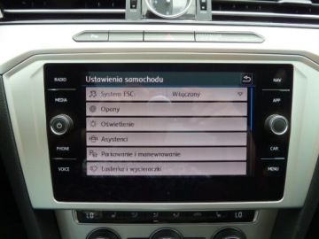 Volkswagen Passat B8 Variant 2.0 TDI BlueMotion SCR 150KM 2018 Volkswagen Passat NAWIGACJA PLHIGHLINE DSG-7PANORAMAASYSTENT PARKOWANIASKO, zdjęcie 22