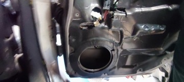 DVEŘE PRAVÉ ZADNÍ MERCEDES W211 C723 KOMBI