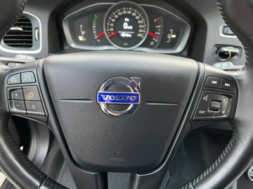 Volvo V60 I Kombi Facelifting 2.0 D2 DRIVE-E 120KM 2015 Volvo V60 2.0 D2 120 KM Nawigacja Hak, zdjęcie 16
