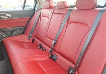 Alfa Romeo Giulia II Sedan Facelifting 2.0 Turbo 280KM 2021 Alfa Romeo Giulia 2.0 280KM 4x4 Q4 Czerwona Skora Kamera Szyberdach ElekrP, zdjęcie 12