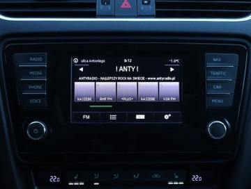 Skoda Octavia III Kombi 2.0 TDI CR DPF 150KM 2015 Skoda Octavia 2.0 TDI, DSG, Navi, Xenon, Bi-Xenon, zdjęcie 11