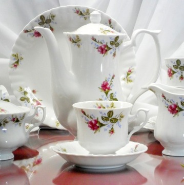 003 SERWIS KAWOWY 1/3 RÓŻA IWONA CHODZIEŻ MALCER PORCELANA