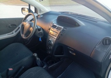 Toyota Yaris II Hatchback 5d 1.0 VVT-i 69KM 2009 Toyota Yaris Kupiony w Polsce - benzyna - klimatyzacja Benzyna 69KM, zdjęcie 12