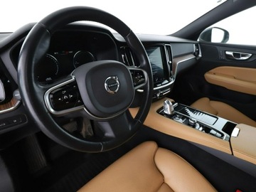 Volvo V60 II  Kombi 2.0 T8 Twin Engine 390KM 2019 Volvo V60 GRATIS! Pakiet Serwisowy o wartości, zdjęcie 13