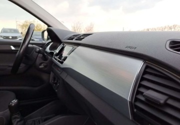 Skoda Fabia III Kombi Facelifting 1.0 TSI 95KM 2021 Skoda Fabia Ambition 1.0 TSI 95 KM Klimatyzacja Czujniki LED ASO, zdjęcie 21