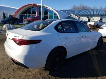 Alfa Romeo Giulia II Sedan Facelifting 2.0 Turbo 280KM 2020 Alfa Romeo Giulia ti, 2020r., 4x4, 2.0L, zdjęcie 2
