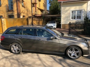 Mercedes Klasa E W212 Kombi AMG 63 AMG 525KM 2010 Mercedes E63 AMG COMBI 525KM 2010r Pierwszy właściciel Serwisowany w ASO, zdjęcie 3