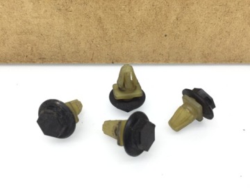 Крепление бампера на 4 штифта для Renault Clio IV