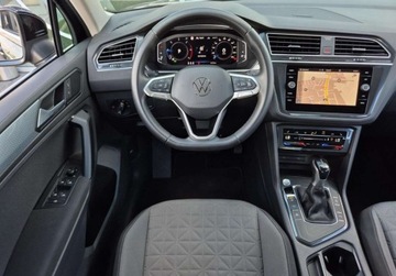 Volkswagen Tiguan II SUV Facelifting 2.0 TDI 150KM 2021 Volkswagen Tiguan Life 2.0TDI 150KM DSG App Connet Czuj Park. Pod.Fotele T, zdjęcie 16