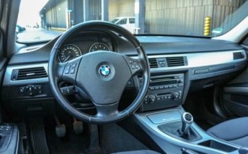 BMW Seria 3 E90-91-92-93 Coupe E92 325i 218KM 2006 BMW Seria 3 2,5 (218KM) Bezwypadkowy 2.5 Benzyna 218KM, zdjęcie 8