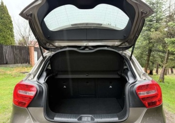 Mercedes Klasa A W176 Hatchback 5d 1.6 180 BlueEFFICIENCY 122KM 2013 Mercedes-Benz Klasa A Mercedes-Benz Klasa A 180 1.6 Benzyna 122KM, zdjęcie 33