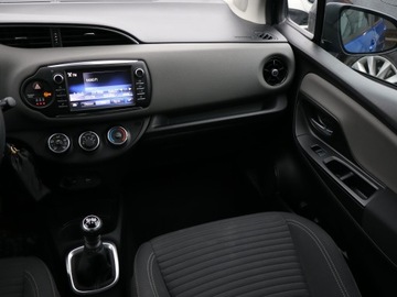 Toyota Yaris III Hatchback 5d Facelifting 2017 1.5 Dual VVT-iE 111KM 2018 Toyota Yaris 1.5 Dual VVT-i, Salon Polska, zdjęcie 7