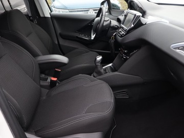 Peugeot 208 I Hatchback 5d Facelifting 1.2 PureTech 110KM 2018 Peugeot 208 1.2 PureTech, Salon Polska, zdjęcie 8