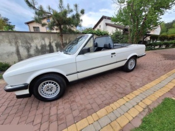BMW Seria 3 E30 Cabrio 325 i 170KM 1989 BMW Seria 3 325i 170 KM Klasyczny kabriolet z 1989 roku, zdjęcie 1