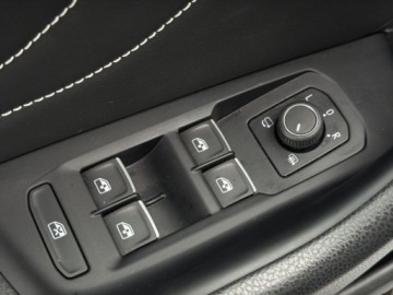 Volkswagen Passat B8 Variant Facelifting 2.0 TDI SCR 150KM 2023 Volkswagen Passat TDI 150KM Elegance LED Matrix Nawigacja Martwe pole, zdjęcie 13