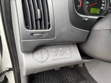 Hyundai H1 II Wagon 2.5 CRDi 170KM 2011 HYUNDAI H1 8-OSÓB KLIMA PARKTRONIC HAK SKÓRY GRZANE FOTELE WEBASTO, zdjęcie 22