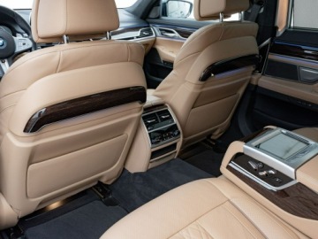 BMW Seria 7 G70 2022 BMW 745 PY13616#745Le xDrive Ambient K.cofania, zdjęcie 23