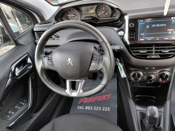 Peugeot 208 I Hatchback 5d Facelifting 1.2 PureTech 82KM 2019 Peugeot 208 Klimatyzacja Kamera Komputer Tempomat 1.2 Benzyna 82KM, zdjęcie 19