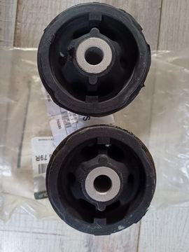 SILENTBLOK ZADNÍ NOSNÍKU RENAULT CLIO 12-/CAPTUR ORIG. 550452379R