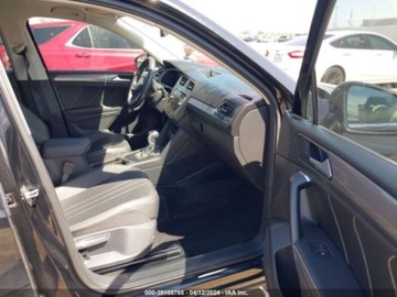 Volkswagen Tiguan II 2022 Volkswagen Tiguan 2022r, 2.0L 2.0 Benzyna 185KM, zdjęcie 12