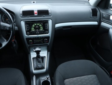 Skoda Octavia II Kombi Facelifting 2.0 TDI CR DPF 140KM 2013 Skoda Octavia 2.0 TDI, 4X4, DSG, Navi, Xenon, zdjęcie 7