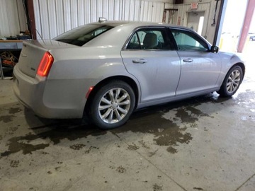 Chrysler 300C II 2017 Chrysler 300 Limited 2017 3.6l 3.6 Benzyna 292KM, zdjęcie 3