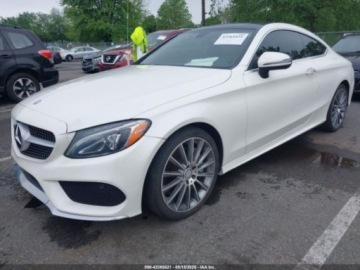Mercedes Klasa C W205 2017 Mercedes-Benz Klasa C 2017 MERCEDES-BENZ C 300 2.0 Benzyna 241KM, zdjęcie 2