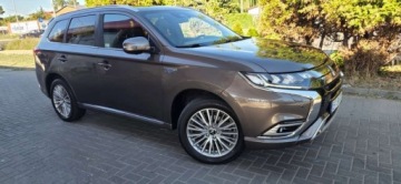 Mitsubishi Outlander III 2019 Mitsubishi Outlander 2,4 Plug-in Hybryd 224 KM 4x4 XenonKlima Udokumentowa, zdjęcie 8