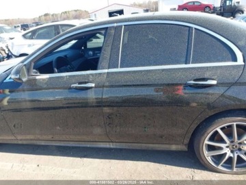 Mercedes Klasa E W213 2022 Mercedes-Benz Klasa E 350 2022 2.0l 2.0 Benzyna 255KM, zdjęcie 2