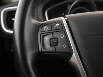 Volvo V40 II Hatchback Facelifting 2.0 D2 120KM 2016 Volvo V40 2.0d Automat Momentum Nawigacja Tempomat, zdjęcie 28