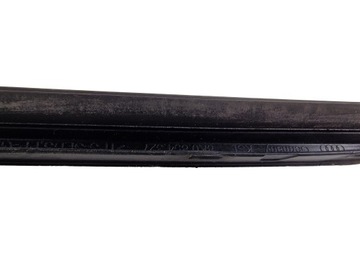 # ПОЛОСКИ ВЕТРОВОГО СТЕКЛА ПРАВАЯ + ЛЕВАЯ AUDI A4 B8