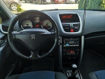 Peugeot 207 Hatchback 5d 1.4 16V 88KM 2006 Peugeot 207 1,4 16v B 88KM Klimatr Navi Solar ALU, zdjęcie 14