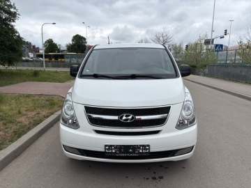 Hyundai H1 II Wagon 2.5 CRDi 170KM 2011 HYUNDAI H1 8-OSÓB KLIMA PARKTRONIC HAK SKÓRY GRZANE FOTELE WEBASTO, zdjęcie 1