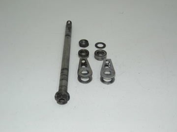 HONDA CBR 1100XX BLACKBIRD OŚ OŚKA TYŁ + NAPINACZE KOMPLET ORYGINAŁ NR01