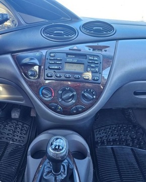 Ford Focus I Sedan 1.6 16V 100KM 1998 Ford Focus Ford Focus 1.6 Ambiente 1.6 Benzyna 100KM, zdjęcie 12