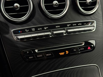 Mercedes GLC C253 SUV 2.0 250 211KM 2019 Mercedes-Benz GLC 250 4-Matic AMG Line / Burmester, zdjęcie 21